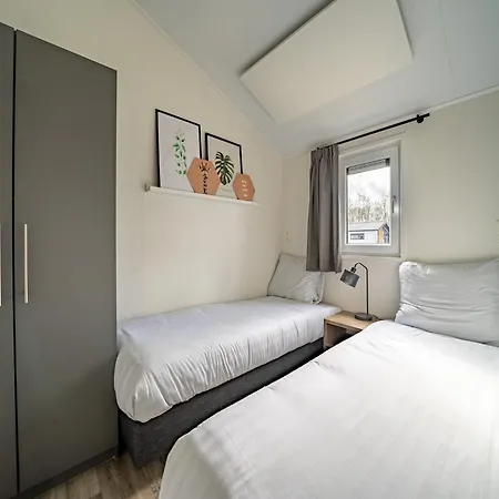 Chalet With Combi Microwave, Near The Maas Kerkdriel