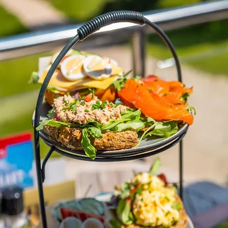 With Combi Microwave, Near The Maas Chalet