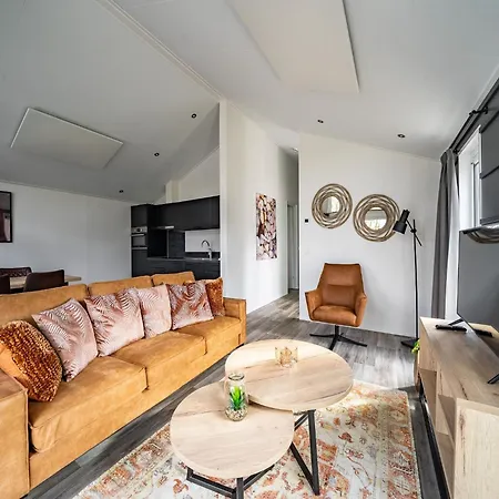 Chalet With Combi Microwave, Near The Maas Kerkdriel