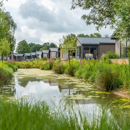 Chalet With Combi Microwave, Near The Maas *