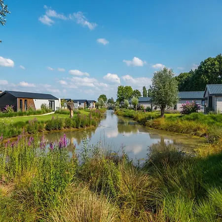 With Combi Microwave, Near The Maas Chalet